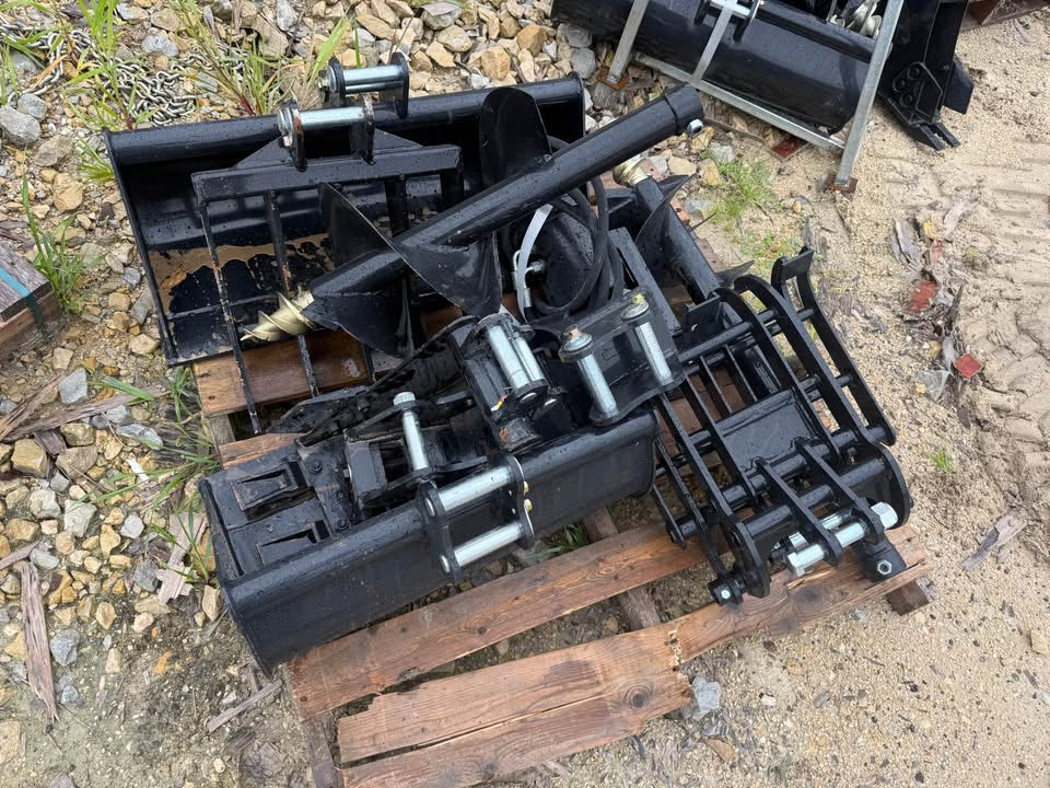 New 8 Piece Chinese Mini Excavator Attachments