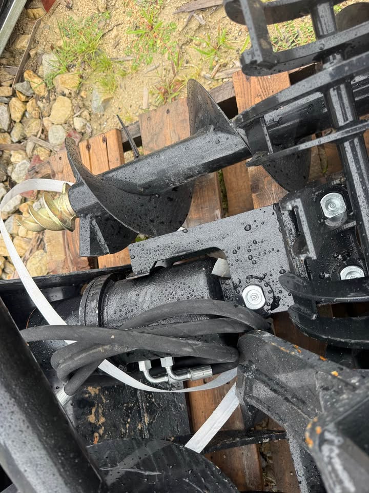 New 8 Piece Chinese Mini Excavator Attachments