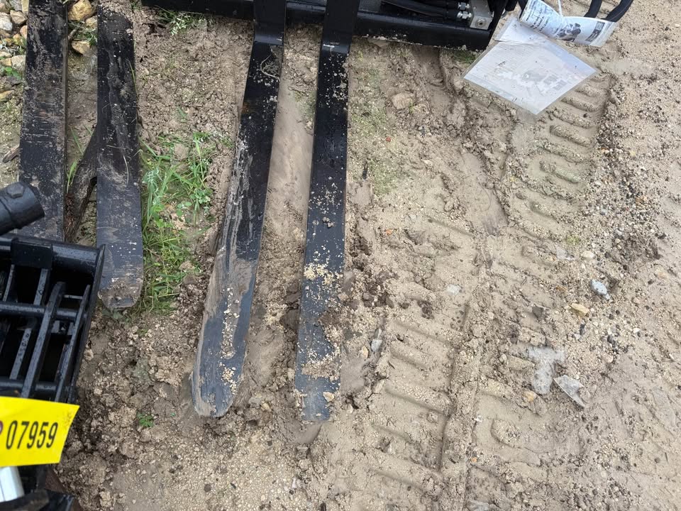 New Wolverine 48” Hydraulic Skidloader Pallet Forks