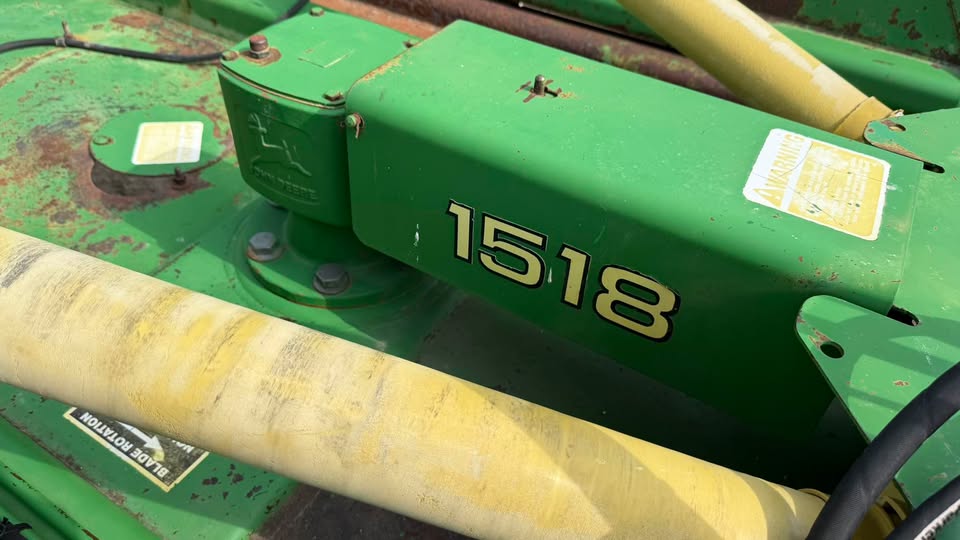John Deere 1518 Batwing Cutter