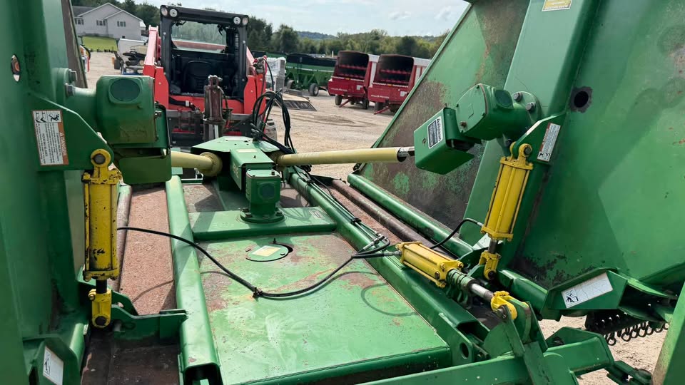 John Deere 1518 Batwing Cutter
