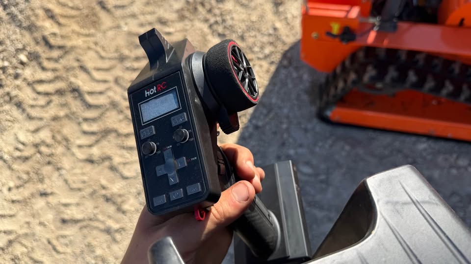 Future FT-TC24 Stand On Trencher
