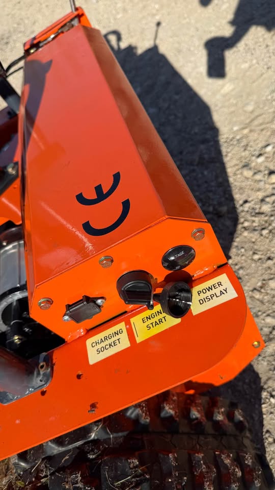 Future FT-TC24 Stand On Trencher
